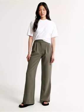 ABERCROMBIE // High-Waist Wide-Leg Trousers in Olive